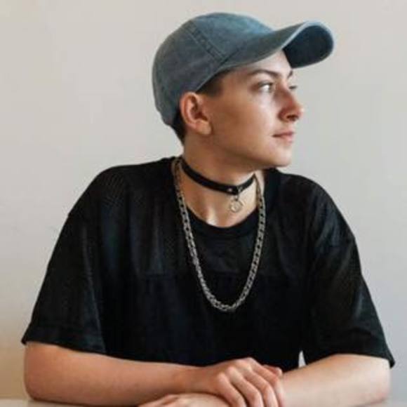 Meet your Posher, Simone - Picture 1 of 1